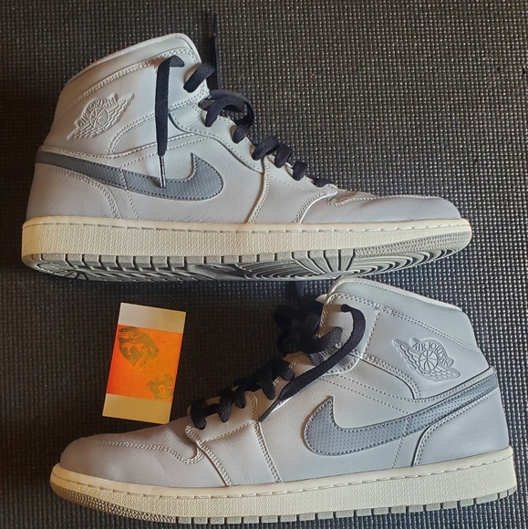 Jordan Other - Sold on goat Retro 1 mid